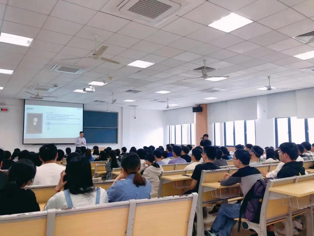 集美大学签约4.jpg